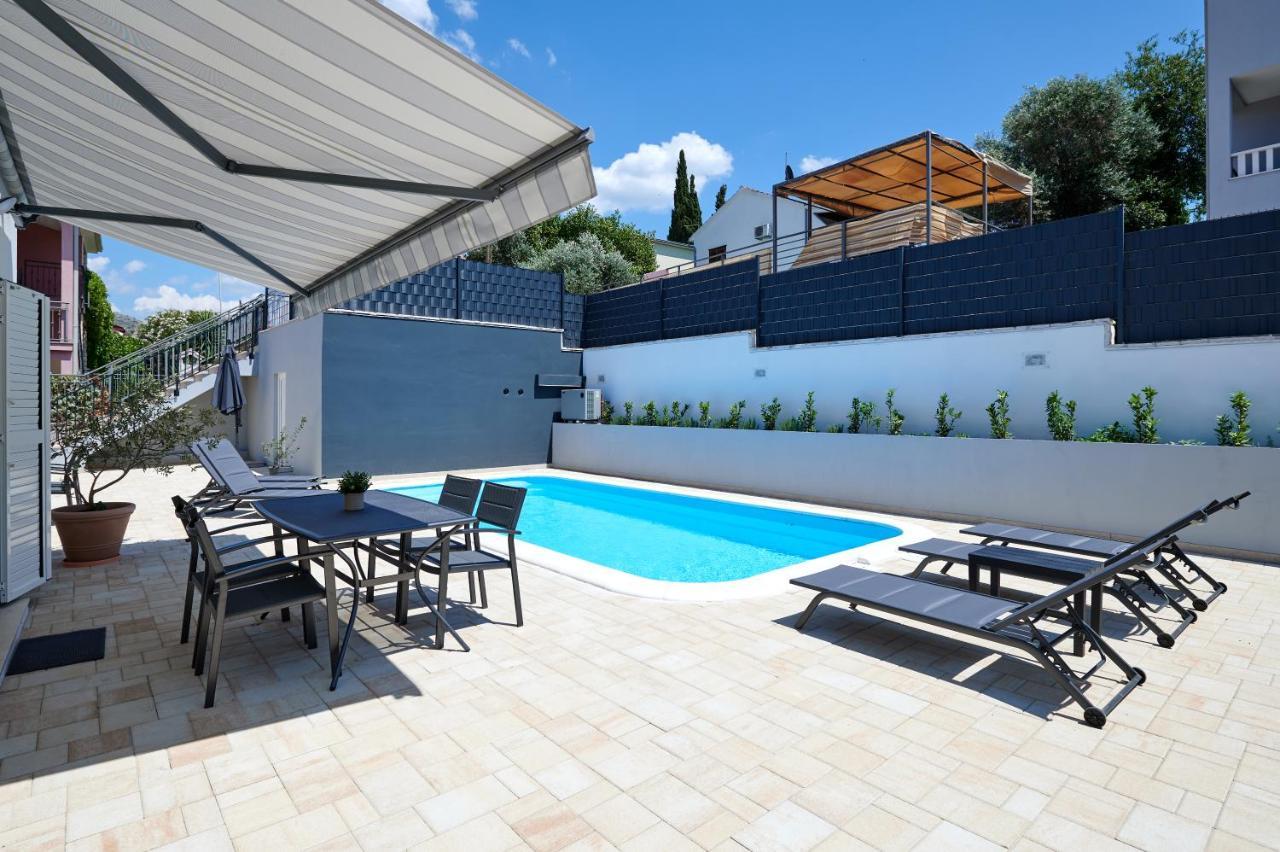 Nela & Sara - 2 Apartments With Heated Swimming Pool Seget Vranjica Exterior foto