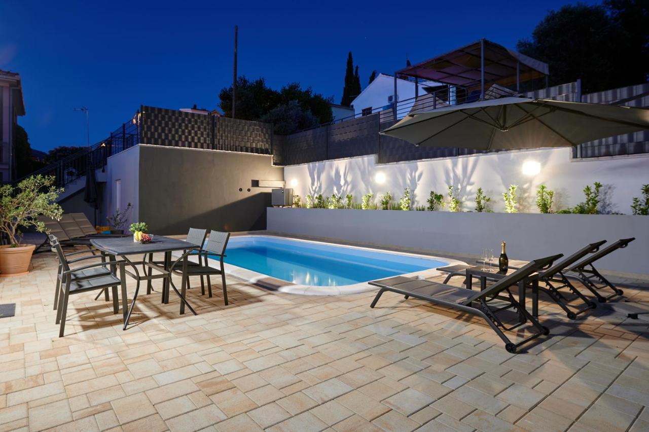 Nela & Sara - 2 Apartments With Heated Swimming Pool Seget Vranjica Exterior foto