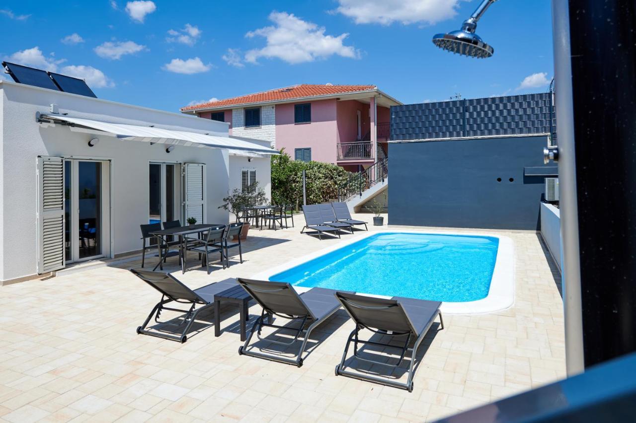 Nela & Sara - 2 Apartments With Heated Swimming Pool Seget Vranjica Exterior foto