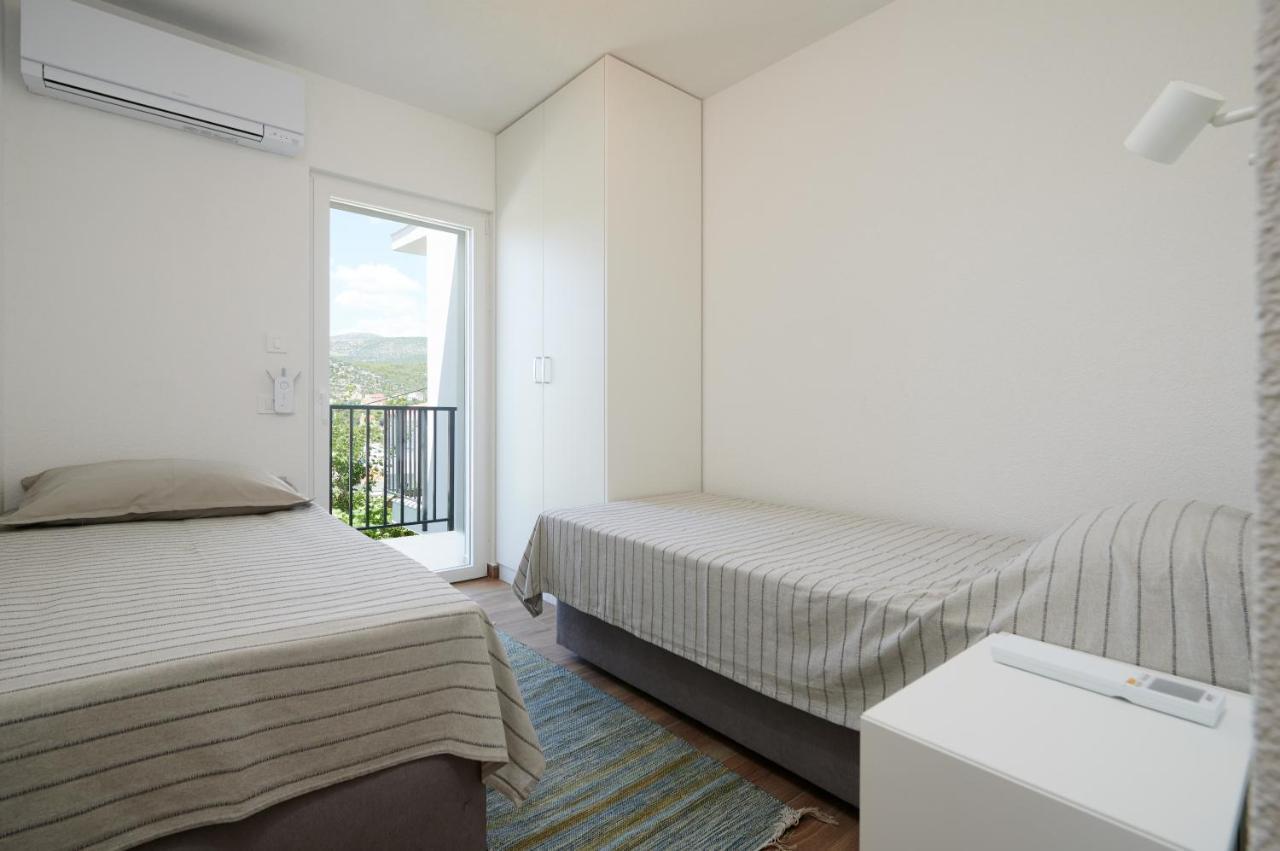 Nela & Sara - 2 Apartments With Heated Swimming Pool Seget Vranjica Exterior foto