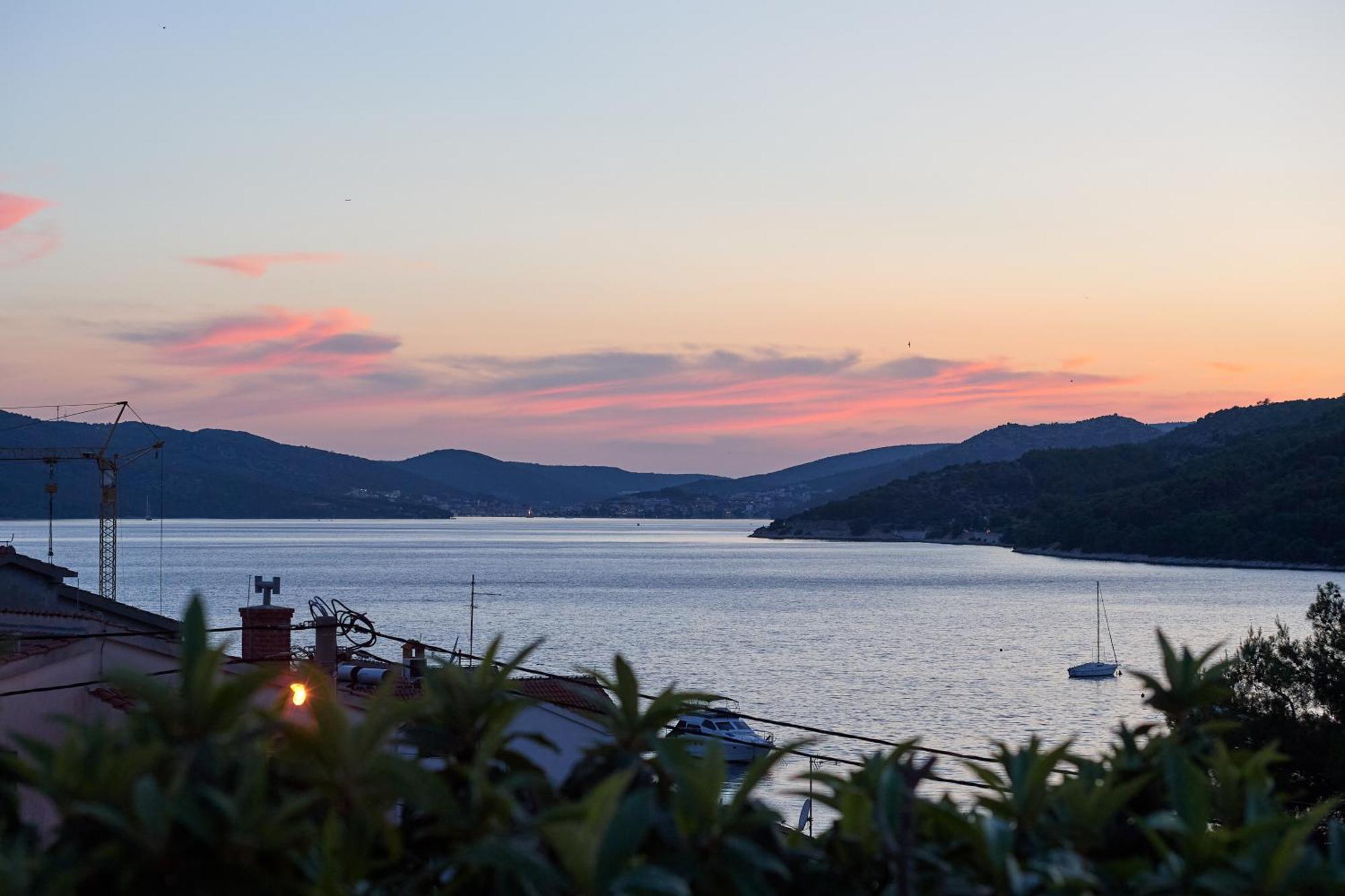 Nela & Sara - 2 Apartments With Heated Swimming Pool Seget Vranjica Exterior foto