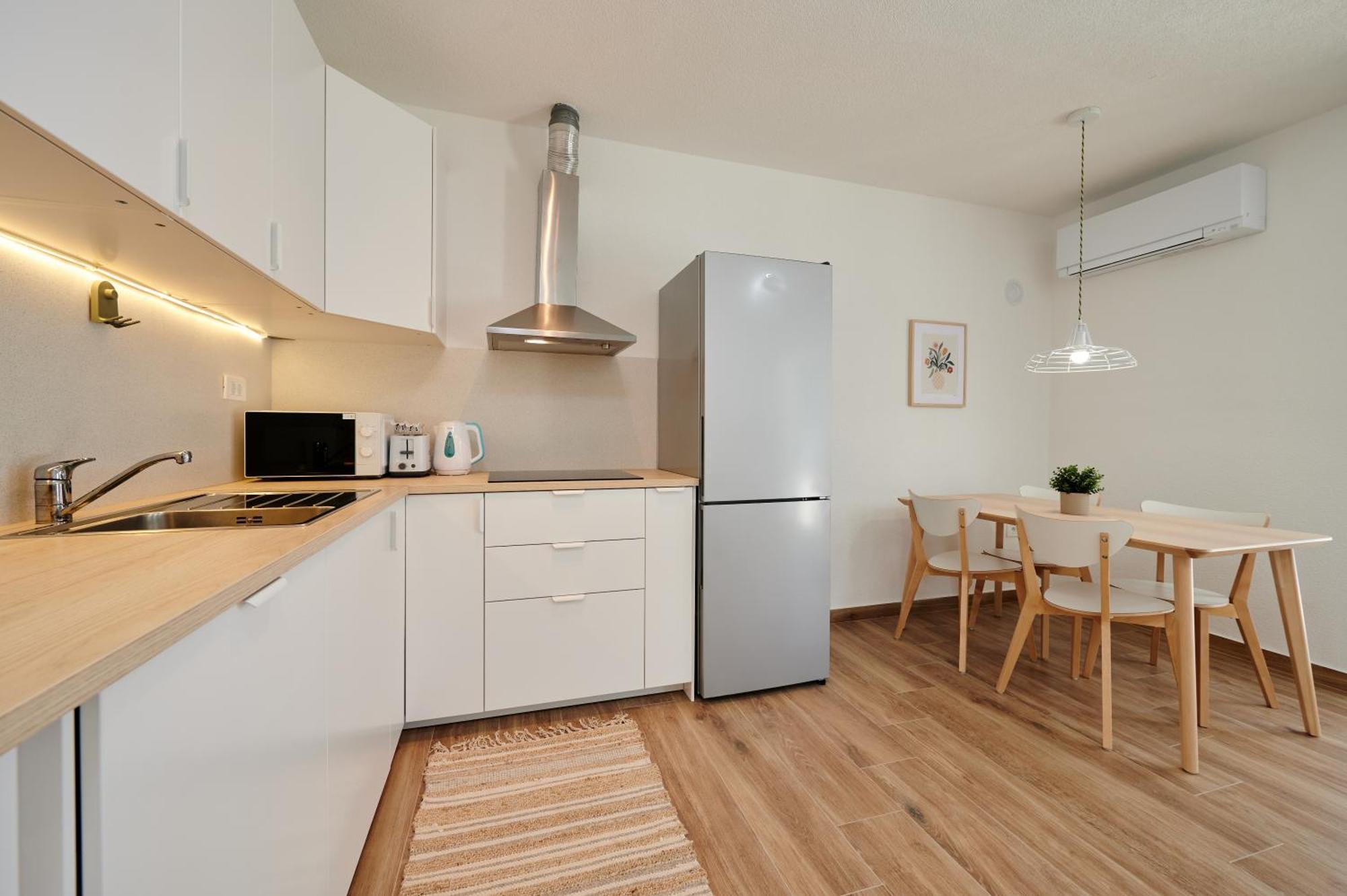 Nela & Sara - 2 Apartments With Heated Swimming Pool Seget Vranjica Exterior foto